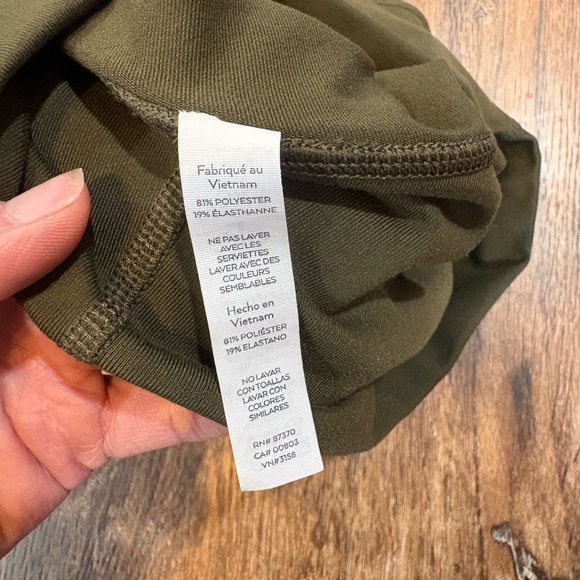 ALO Yoga Olive Green Leggings and Top Set - Picture 7 of 12